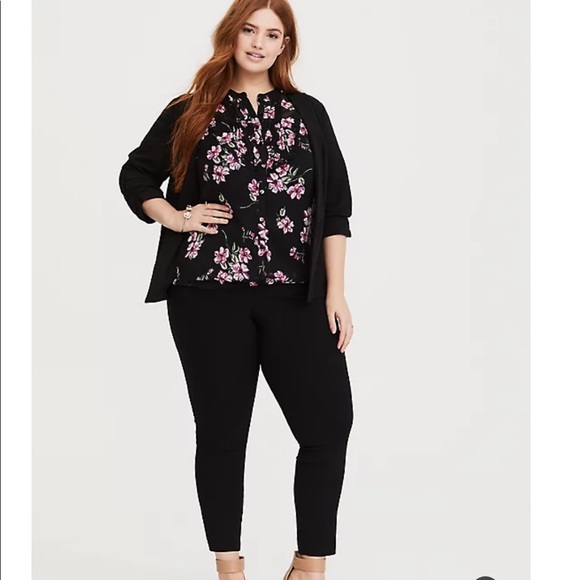 Torrid floral blouse - Picture 4 of 5
